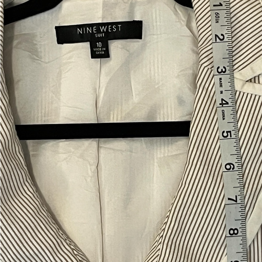 2 Piece Nine West Suite Pin-Striped Tan Cream Women's Blazer & Skirt Size: 10 - Picture 5 of 10